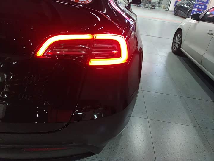 Фото 8 - Tesla Model Y