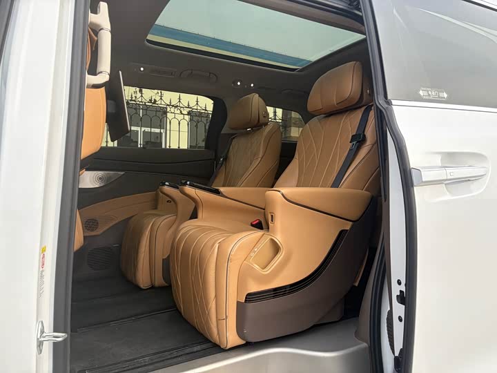 Фото 9 - Denza D9