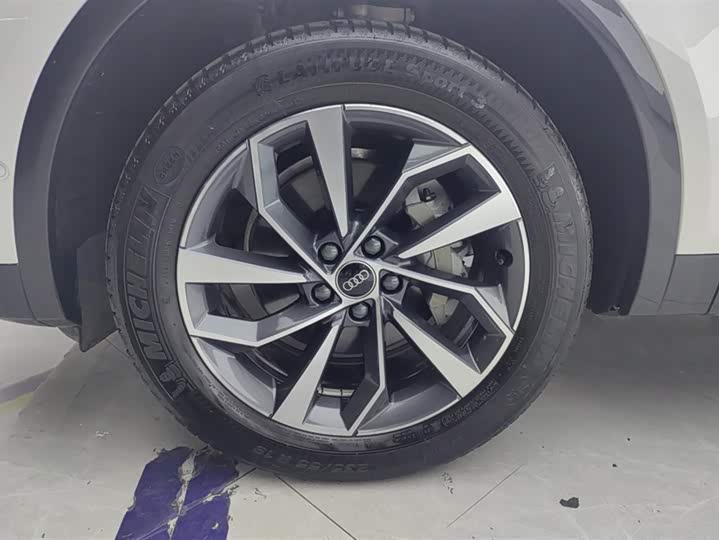 Фото 6 - Audi Q5L