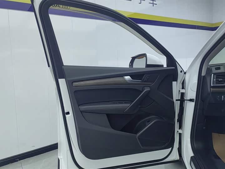 Фото 7 - Audi Q5L