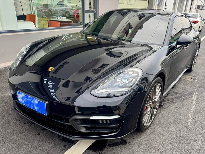 Фото 1 - Porsche Panamera