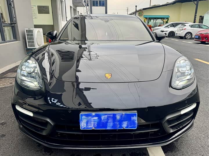 Фото 2 - Porsche Panamera