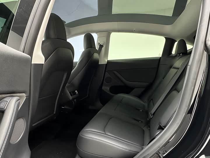 Фото 8 - Tesla Model Y