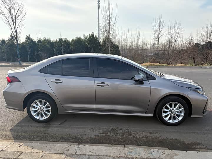 Фото 4 - Toyota Corolla