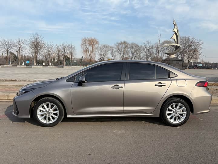 Фото 8 - Toyota Corolla