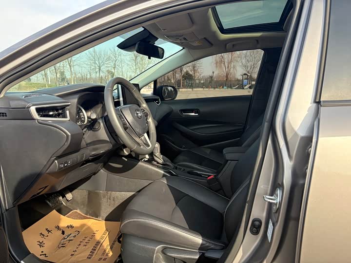 Фото 9 - Toyota Corolla