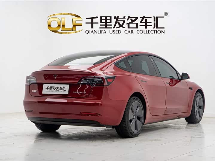 Фото 4 - Tesla Model 3