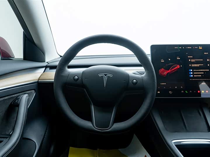 Фото 9 - Tesla Model 3