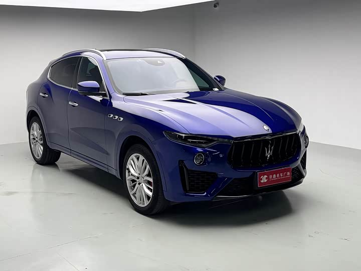 Фото 2 - Maserati Levante