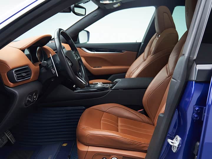 Фото 8 - Maserati Levante