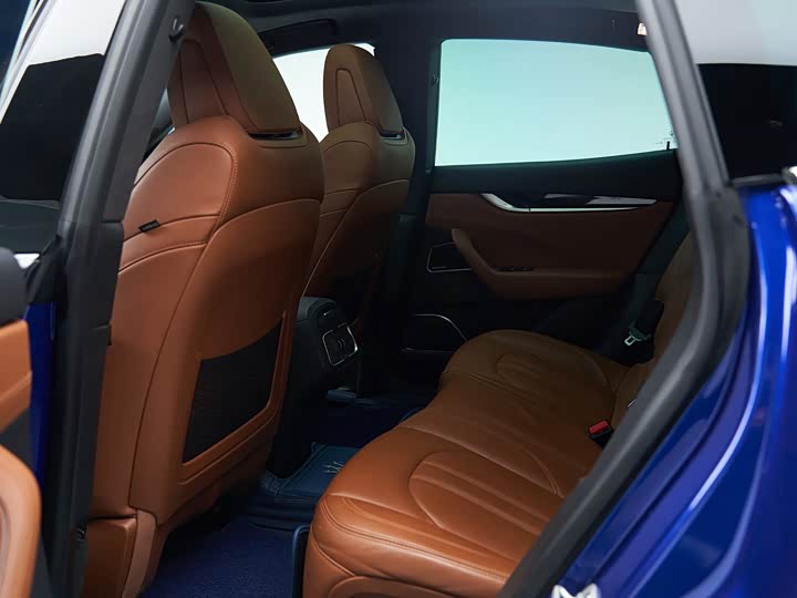 Фото 9 - Maserati Levante