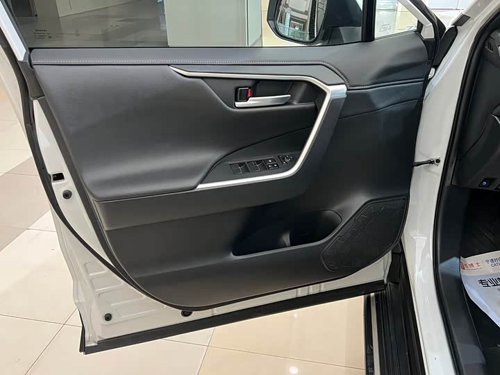 Фото 6 - Toyota Wildlander