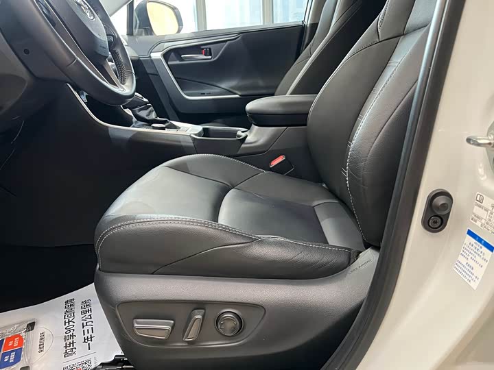 Фото 7 - Toyota Wildlander