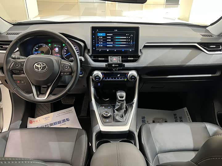 Фото 9 - Toyota Wildlander