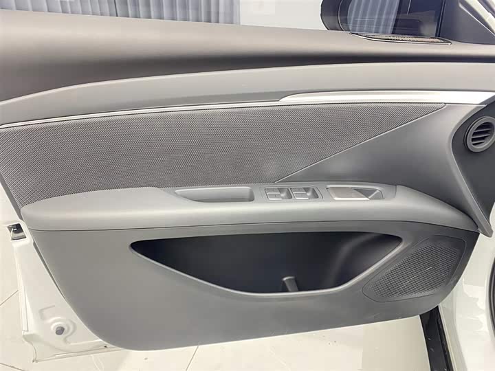 Фото 8 - XPeng Mona M03