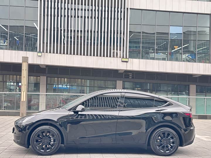 Фото 3 - Tesla Model Y