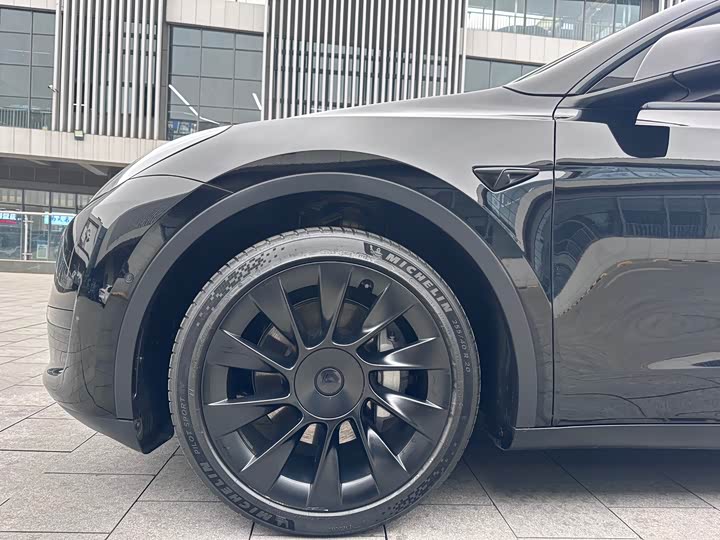 Фото 4 - Tesla Model Y