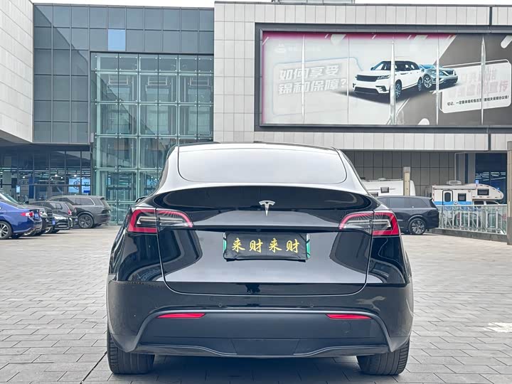 Фото 8 - Tesla Model Y