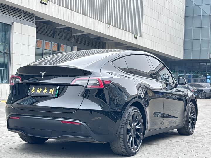 Фото 9 - Tesla Model Y