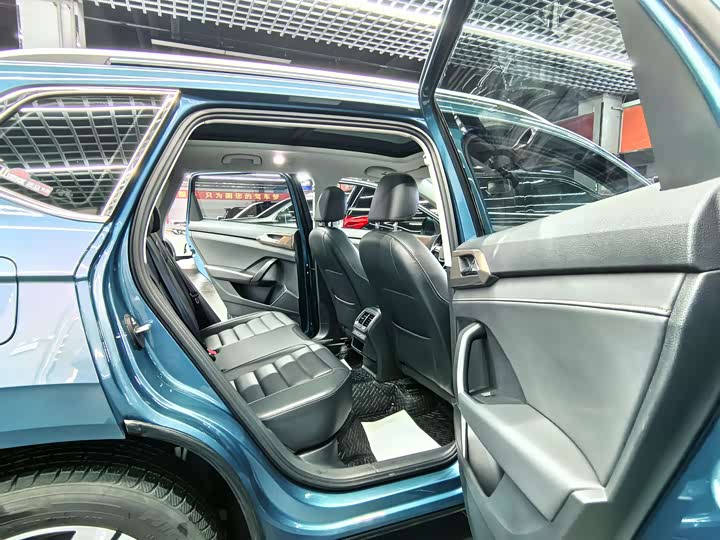 Фото 8 - Volkswagen Tharu