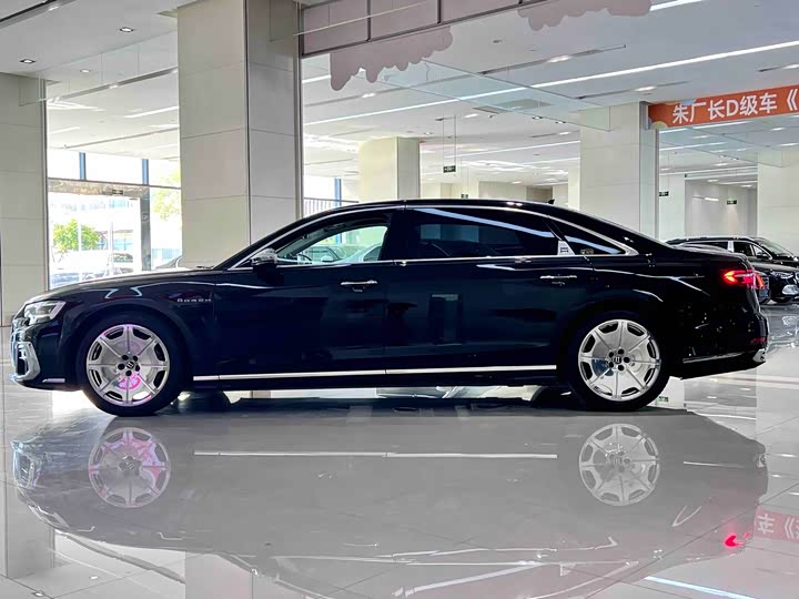 Фото 3 - Audi A8