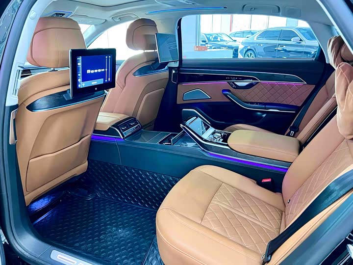 Фото 9 - Audi A8