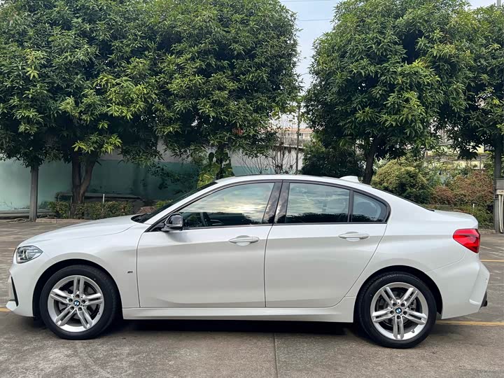 Фото 3 - BMW 1 Series