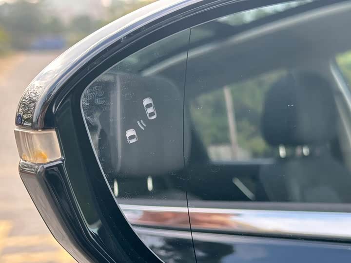 Фото 7 - Hongqi HS5