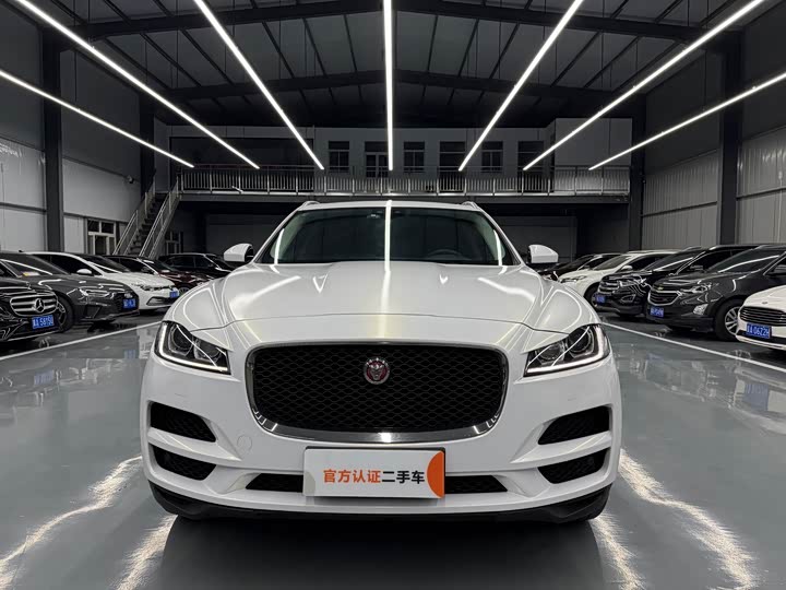 Фото 2 - Jaguar F-Pace