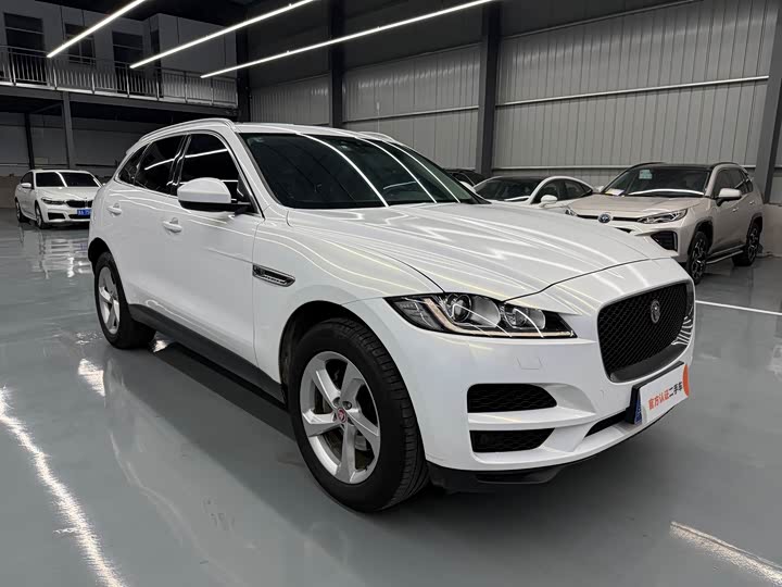 Фото 3 - Jaguar F-Pace