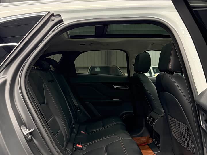 Фото 5 - Jaguar F-Pace