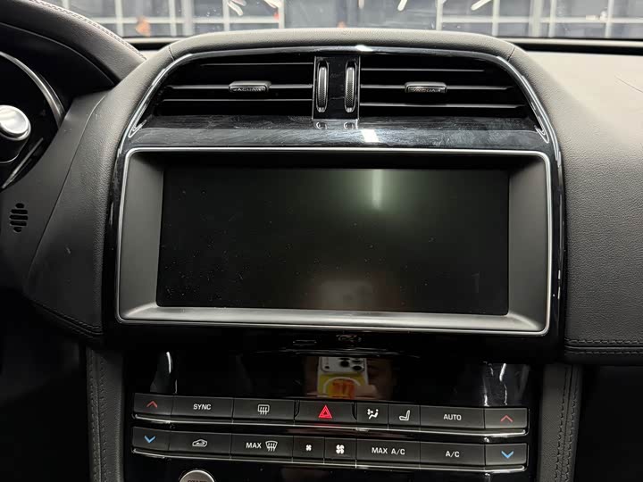 Фото 7 - Jaguar F-Pace