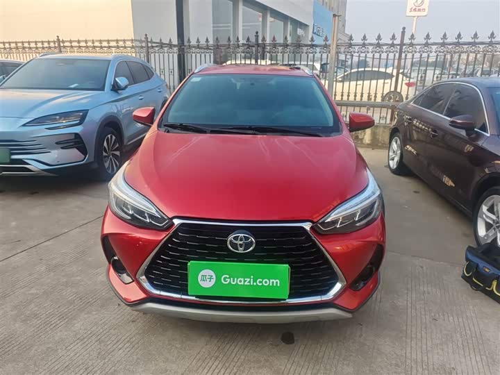 Фото 3 - Toyota Yaris L Hatchback