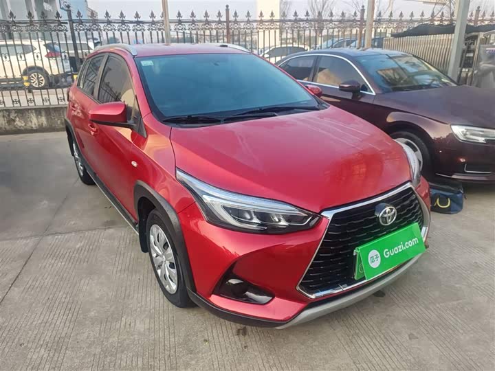 Фото 4 - Toyota Yaris L Hatchback