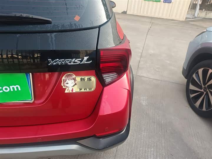 Фото 7 - Toyota Yaris L Hatchback