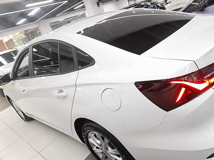 Фото 5 - Roewe i5