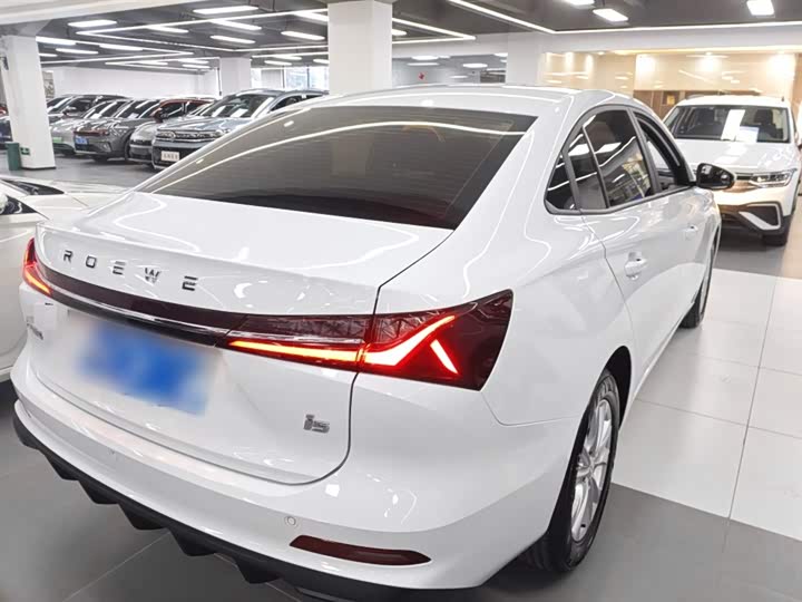 Фото 7 - Roewe i5