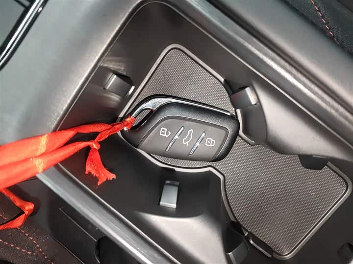 Фото 9 - Roewe i5