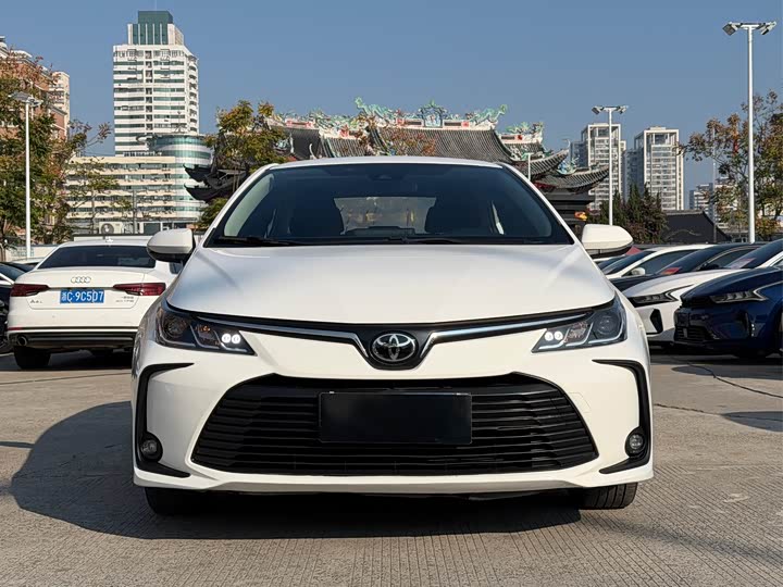 Фото 2 - Toyota Corolla