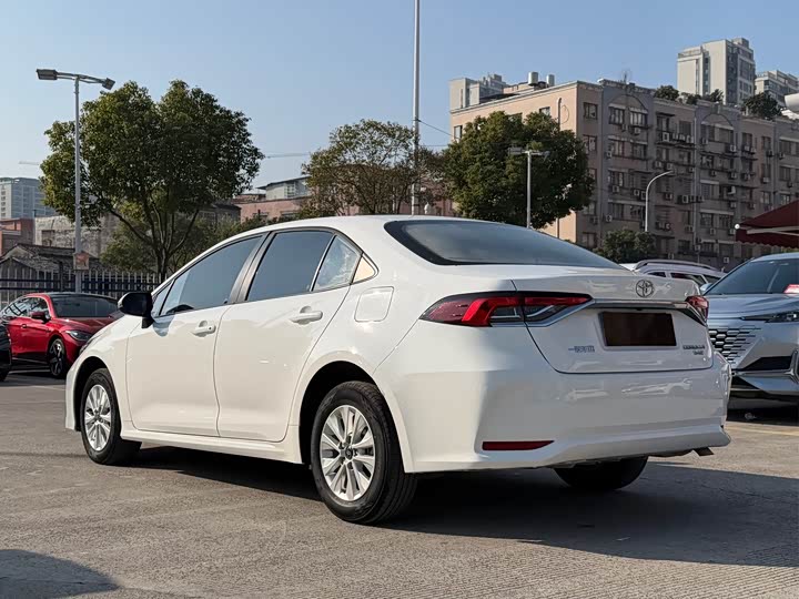 Фото 4 - Toyota Corolla