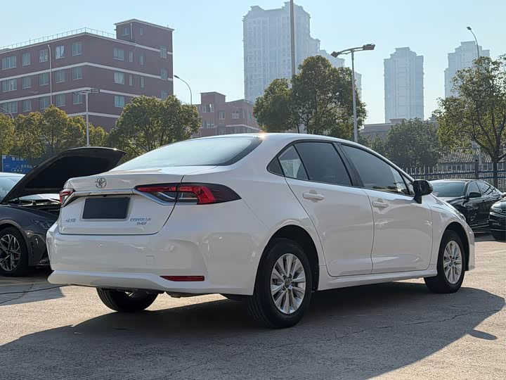 Фото 6 - Toyota Corolla