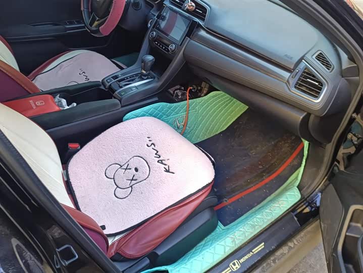 Фото 8 - Honda Civic