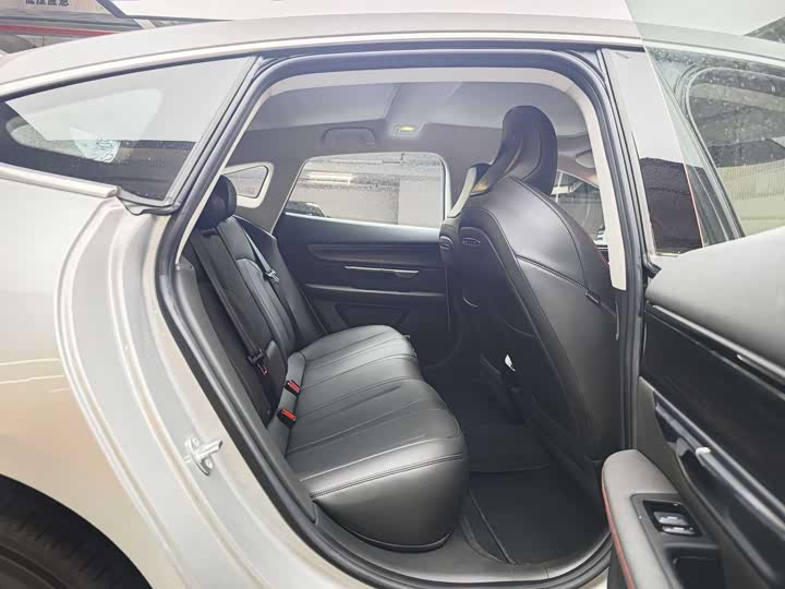 Фото 8 - XPeng P7