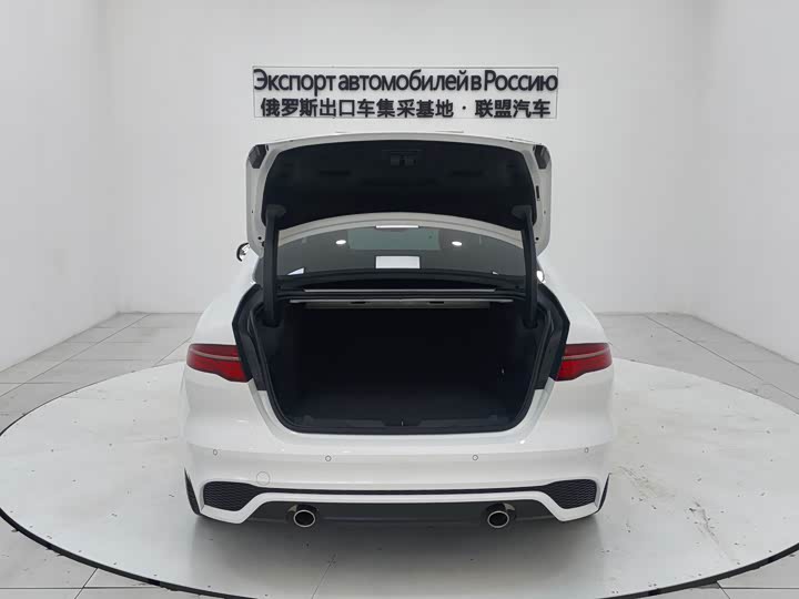 Фото 6 - Jaguar XE L