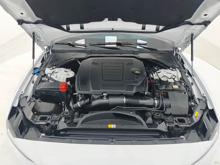 Фото 7 - Jaguar XE L