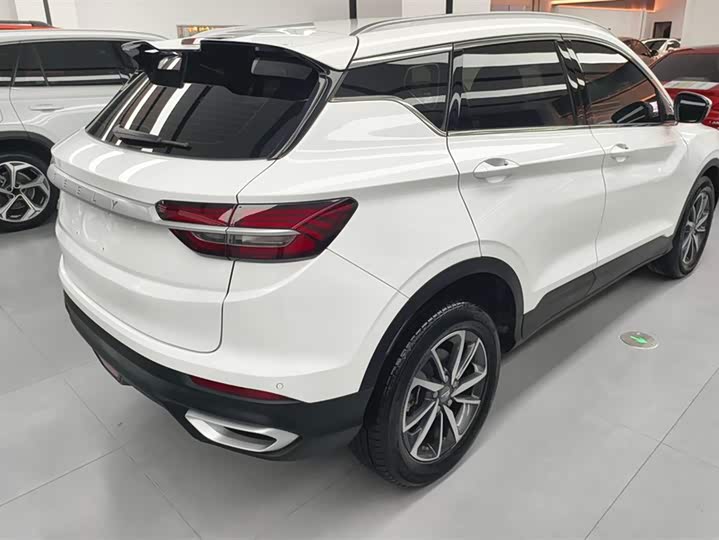 Фото 3 - Geely Coolray