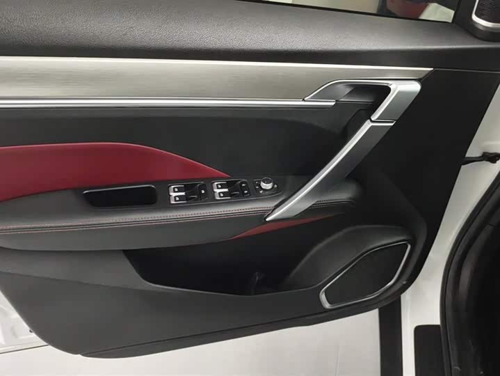 Фото 7 - Geely Coolray