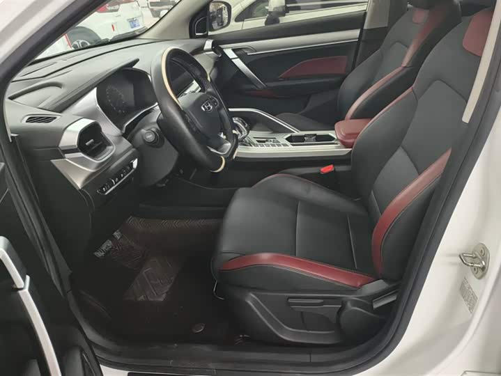 Фото 9 - Geely Coolray