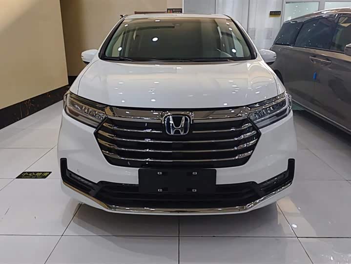 Фото 2 - Honda Odyssey