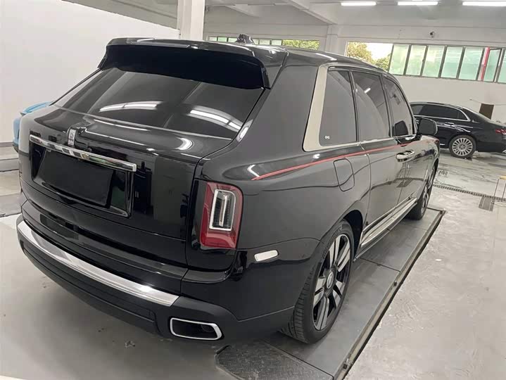 Фото 2 - Rolls-Royce Cullinan